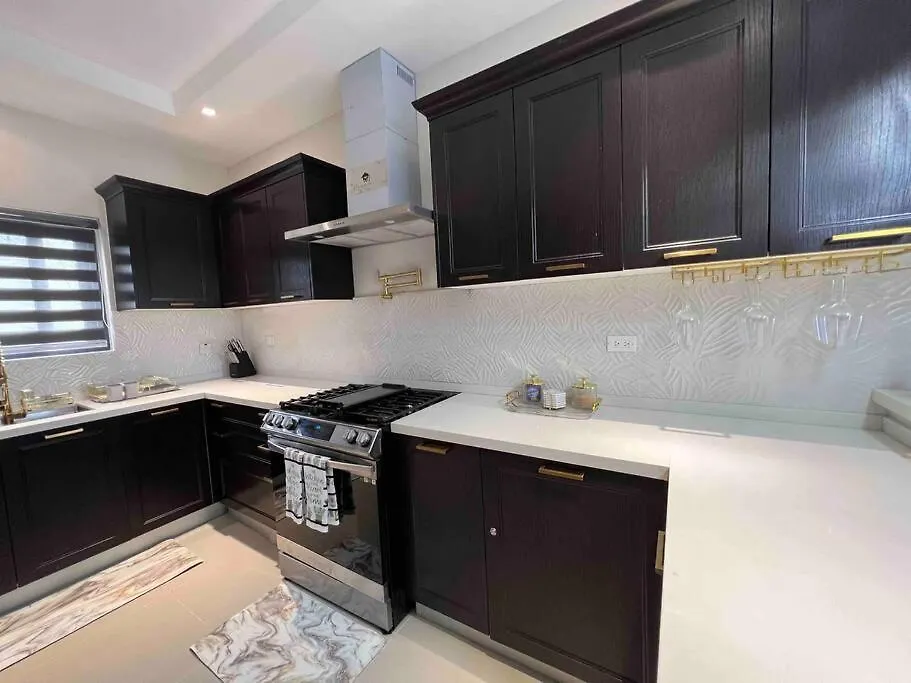 Hideaway Chateau Pyramid Point Stanmore Grove