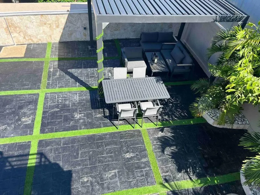 Hideaway Chateau Pyramid Point Stanmore Grove Villa