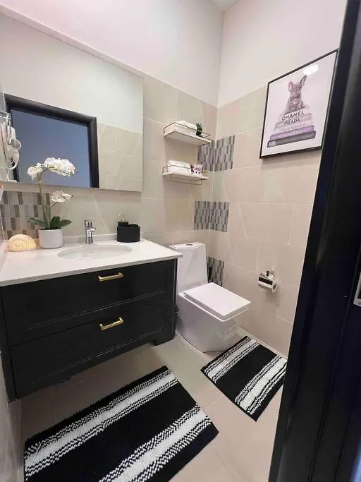 Hideaway Chateau Pyramid Point Stanmore Grove