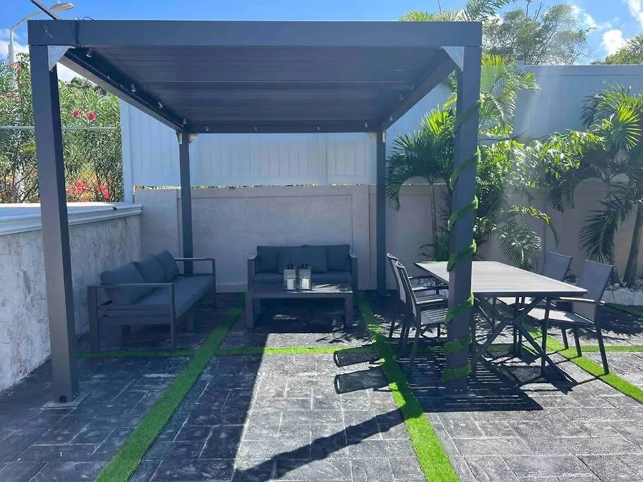 Hideaway Chateau Pyramid Point Stanmore Grove 0*,